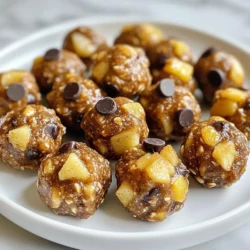 - 1 Tasse Haferflocken - 1/2 Tasse Mandelbutter (oder Erdnussbutter) - 1/2 Tasse fein gehackte getrocknete Äpfel - 1/4 Tasse Honig (oder Ahornsirup) - 1 Teelöffel Zimt - 1/4 Teelöffel Muskatnuss - 1/4 Tasse gemahlene Leinsamen - 1/4 Tasse Mini-Schokoladenstückchen (optional) - Eine Prise Salz Für die Zimt-Apfel-Energie-Bällchen brauchst du einfache, gesunde Zutaten. Diese Mischung bietet dir einen schnellen Energiekick. Die Haferflocken sind eine tolle Grundlage. Sie geben dir Ballaststoffe und helfen dir, lange satt zu bleiben. Mandelbutter oder Erdnussbutter sorgt für gesunde Fette und einen tollen Geschmack. Getrocknete Äpfel bringen Süße und Frische. Honig oder Ahornsirup bietet eine natürliche Süße. Zimt und Muskatnuss geben den Bällchen ihren warmen, würzigen Geschmack. Die gemahlenen Leinsamen sind voll mit Nährstoffen. Mini-Schokoladenstückchen sind optional, aber sie machen die Bällchen besonders lecker. Eine Prise Salz rundet die Aromen ab. Mit diesen Zutaten bist du bereit, die besten Energie-Bällchen zu machen! {{ingredient_image_2}} Beginne mit einer großen Rührschüssel. Füge die Haferflocken, gemahlene Leinsamen, Zimt, Muskatnuss und eine Prise Salz hinzu. Rühre alles gut um. Achte darauf, dass die trockenen Zutaten gut vermischt sind. Dies sorgt für einen gleichmäßigen Geschmack in jedem Biss. Jetzt kommen die feuchten Zutaten. Gib die Mandelbutter und den Honig zu den trockenen Zutaten. Du kannst auch Erdnussbutter verwenden, wenn du magst. Mische alles gut mit einem Löffel oder deinen Händen. Die Mischung sollte leicht klebrig sein. Das ist ein Zeichen, dass es bald zu Bällchen geformt werden kann. Nimm etwa einen Esslöffel von der Mischung. Rolle es mit deinen Händen zu einer kleinen Kugel. Wiederhole diesen Schritt mit der restlichen Mischung. Lege die Bällchen auf ein Backblech oder einen Teller. Achte darauf, dass sie sich nicht berühren. Lass die Bällchen mindestens 30 Minuten im Kühlschrank fest werden. Dies hilft ihnen, ihre Form zu behalten. Du kannst die Bällchen in einem luftdichten Behälter bis zu einer Woche aufbewahren. Präsentiere sie auf einem schönen Teller. Bestreue sie mit etwas Zimt für einen extra Akzent. Wenn du magst, kannst du sie auch in kleinen Gläsern verpacken und verschenken. So sehen sie toll aus und schmecken auch so! Um den besten Geschmack aus den Zimt-Apfel-Energie-Bällchen zu holen, setze auf frische Zutaten. Verwende hochwertige Haferflocken und frische Mandeln für die Mandelbutter. Diese Zutaten geben mehr Aroma. Das Verhältnis von Honig oder Ahornsirup zur Mandelbutter ist wichtig. Zu viel Süße kann die Konsistenz beeinträchtigen. Achte darauf, dass die Mischung leicht klebrig ist. Das sorgt für die perfekte Form der Bällchen. Ein häufiger Fehler ist, die Zutaten nicht gut zu vermengen. Das führt zu ungleichmäßigen Bällchen. Stelle sicher, dass alles gut gemischt ist, bevor du die Bällchen formst. Wenn die Mischung zu trocken ist, füge einen kleinen Spritzer Wasser hinzu. Achte darauf, die Bällchen nicht zu klein zu machen. Kleinere Bällchen können schnell auseinanderfallen. Für besondere Anlässe kannst du die Energie-Bällchen kreativ anrichten. Lege sie auf einen schönen Teller und bestreue sie mit mehr Zimt. Das sorgt für einen tollen Look. Du kannst auch kleine Gläser verwenden, um die Bällchen zu verschenken. Das sieht hübsch aus und ist praktisch. Füge eine kleine Schleife hinzu, um es festlicher zu machen. Pro Tipps Variationen ausprobieren: Experimentieren Sie mit verschiedenen Nussbutter-Sorten wie Cashew- oder Haselnussbutter für einen einzigartigen Geschmack. Gesunde Süße: Reduzieren Sie den Honig oder Ahornsirup und fügen Sie stattdessen mehr getrocknete Früchte hinzu, um die Süße zu steigern. Portionsgröße anpassen: Wenn Sie die Bällchen kleiner machen, können Sie mehr Portionen erhalten und sie leichter snacken. Einlegen für zusätzlichen Geschmack: Lassen Sie die Bällchen über Nacht im Kühlschrank, um den Aromen Zeit zu geben, sich zu entfalten. {{image_4}} Es gibt viele Möglichkeiten, um die Süße der Zimt-Apfel-Energie-Bällchen anzupassen. Statt Honig kannst du auch Ahornsirup verwenden. Agavendicksaft ist auch eine gute Wahl. Diese Optionen sind ideal für vegane Rezepte. Falls du es weniger süß magst, reduziere einfach die Menge. Um deinen Bällchen mehr Geschmack zu geben, füge andere Zutaten hinzu. Getrocknete Cranberries oder Rosinen passen gut zu Äpfeln. Nüsse wie Walnüsse oder Mandeln bringen einen schönen Crunch. Du kannst auch verschiedene Gewürze probieren. Ingwer oder Nelken geben einen neuen Twist. Für eine vegane Version nutze einfach Ahornsirup und Erdnussbutter. Stelle sicher, dass deine Haferflocken glutenfrei sind, falls nötig. Diese Anpassungen machen die Bällchen für viele Menschen geeignet. So kannst du die Energie-Bällchen jedem servieren. Du kannst die Zimt-Apfel-Energie-Bällchen einfach im Kühlschrank aufbewahren. Leg sie in einen luftdichten Behälter. So bleiben sie frisch und lecker. Ich empfehle, sie nicht länger als eine Woche darin zu lagern. Dies hilft, den Geschmack und die Textur zu bewahren. Die Haltbarkeit der Energie-Bällchen beträgt bis zu einer Woche im Kühlschrank. Wenn du sie richtig lagerst, bleiben sie bis zu sieben Tage gut. Du kannst die Bällchen auch länger genießen, wenn du sie einfrierst. Das gibt dir mehr Flexibilität und weniger Verschwendung. Das Einfrieren der Energie-Bällchen ist eine tolle Option. Lege sie auf ein Backblech und friere sie zuerst ein. Wenn sie fest sind, kannst du sie in einen luftdichten Behälter geben. So bleiben sie bis zu drei Monate frisch. Du kannst sie einfach einige Stunden vor dem Essen aus dem Gefrierschrank nehmen. Lass sie bei Raumtemperatur auftauen. So hast du immer einen gesunden Snack zur Hand. Die Zimt-Apfel-Energie-Bällchen haben etwa 100 Kalorien pro Bällchen. Diese Zahl kann variieren, je nach verwendeten Zutaten. Wenn du weniger Honig oder Schokoladenstückchen nutzt, sinkt die Kalorienzahl. Diese Bällchen sind ein gesunder Snack, der dir Energie gibt, ohne zu viele Kalorien zu haben. Ja, du kannst andere Nüsse oder Samen verwenden. Mandeln, Cashews oder Sonnenblumenkerne sind tolle Alternativen. Achte darauf, dass sie gut gehackt sind. Diese Varianten geben den Bällchen neuen Geschmack und Textur. Experimentiere mit deinen Lieblingssorten, um deine perfekte Mischung zu finden. Die Zubereitung dauert nur 15 Minuten. Du musst die Zutaten mischen und die Bällchen formen. Danach brauchst du etwas Zeit im Kühlschrank, damit sie fest werden. Insgesamt dauert die Zubereitung inklusive der Kühlzeit etwa 45 Minuten. Ja, die Bällchen sind für Kinder geeignet. Sie enthalten gesunde Zutaten wie Haferflocken und Äpfel. Sie sind ein toller Snack für nach der Schule oder beim Spielen. Achte jedoch darauf, dass die Kinder keine Allergien gegen Nüsse oder andere Zutaten haben. Die Zimt-Apfel-Energie-Bällchen sind einfach zuzubereiten und lecker. Wir haben die Zutaten aufgelistet, eine Schritt-für-Schritt-Anleitung gegeben und Tipps für besten Geschmack geteilt. Variationen und Lagerinformationen helfen dir, kreativ zu sein. Diese Bällchen eignen sich gut für Snacks oder als Nachtisch. Denk daran, sie zugänglich für alle zu machen, auch für Kinder. Probiere die verschiedenen Optionen und finde deine Lieblingsversion. So hast du einen gesunden und leckeren Snack, der dir Energie gibt!