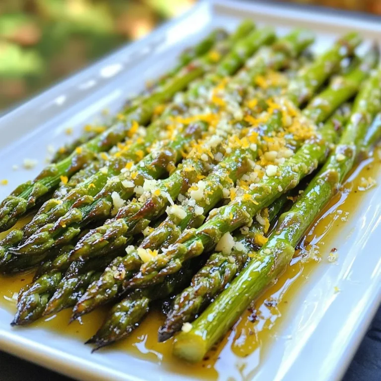 - 450 g frischer Spargel - 3 Esslöffel Olivenöl - 4 Knoblauchzehen - 125 g geriebener Parmesan - 1 Teelöffel Zitronenabrieb - 1/2 Teelöffel schwarzer Pfeffer - 1/2 Teelöffel Meersalz - 1 Esslöffel Balsamico-Glasur (optional) Ich liebe es, frischen Spargel auszuwählen. Achte darauf, dass die Stangen fest und knackig sind. Frischer Spargel hat einen tollen Geschmack. Olivenöl bringt einen feinen Geschmack und hilft beim Rösten. Den Knoblauch hacke ich fein. Er gibt dem Spargel ein würziges Aroma. Parmesan ist der Star in diesem Gericht. Er schmilzt und wird goldbraun. Zitronenabrieb gibt dem Gericht eine frische Note. Pfeffer und Meersalz sorgen für die richtige Würze. Die Balsamico-Glasur ist optional, aber sie fügt einen tollen süßen und sauren Geschmack hinzu. Diese Zutaten machen das Gericht einfach und lecker. {{ingredient_image_2}} Heizen Sie Ihren Ofen auf 220°C vor. Dies sorgt für eine gleichmäßige Röstung. Schneiden Sie die Enden des Spargels ab. So entfernen Sie die harten Teile. Lassen Sie die Stangen dann bereitstehen. Geben Sie den Spargel in eine große Schüssel. Fügen Sie 3 Esslöffel Olivenöl hinzu. Mischen Sie alles gut, damit der Spargel gleichmäßig bedeckt ist. Jetzt kommt der gehackte Knoblauch dazu. Fügen Sie auch den Zitronenabrieb, schwarzen Pfeffer und Meersalz hinzu. Mischen Sie alles erneut. So verbinden sich die Aromen. Verteilen Sie den Spargel gleichmäßig auf einem Backblech. Streuen Sie 125 g geriebenen Parmesan über den Spargel. Achten Sie darauf, dass jede Stange gut bedeckt ist. Rösten Sie den Spargel im Ofen für 12-15 Minuten. Rühren Sie zur Hälfte der Garzeit um. So wird der Spargel gleichmäßig knusprig. Nehmen Sie ihn aus dem Ofen. Wenn Sie mögen, geben Sie etwas Balsamico-Glasur darüber. Um den besten Biss zu erreichen, ist Timing wichtig. Rösten Sie den Spargel 12-15 Minuten. Überprüfen Sie nach 12 Minuten, ob er zart ist. Wenn Sie ihn anpieksen, sollte er leicht nachgeben. Rühren Sie den Spargel nach 6 Minuten um, damit er gleichmäßig röstet. So bleibt er knusprig und lecker. Um noch mehr Geschmack zu erzielen, können Sie zusätzliche Gewürze nutzen. Fügen Sie etwas Paprika oder Cayennepfeffer hinzu, wenn Sie es schärfer mögen. Frische Kräuter wie Thymian oder Rosmarin passen auch gut. Eine Prise Zitronensaft vor dem Servieren bringt Frische in das Gericht. Experimentieren Sie mit verschiedenen Kombinationen für neuen Genuss. Knoblauch Parmesan Röster Spargel passt hervorragend zu vielen Gerichten. Servieren Sie ihn als Beilage zu gegrilltem Fleisch oder Fisch. Er ist auch toll auf einer vegetarischen Platte. Für ein festliches Essen können Sie ihn mit einer Balsamico-Glasur garnieren. Streuen Sie extra Parmesan darüber, um das Gericht noch ansprechender zu machen. Pro Tipps Frischen Spargel wählen: Achten Sie darauf, frischen Spargel zu wählen, der fest und knackig ist. Vermeiden Sie welke oder matschige Stangen für das beste Ergebnis. Knoblauch richtig hacken: Hacken Sie den Knoblauch sehr fein, um sicherzustellen, dass er gleichmäßig auf dem Spargel verteilt wird und sein Aroma entfalten kann. Parmesan variieren: Experimentieren Sie mit verschiedenen Käsesorten wie Pecorino oder Gruyère für eine andere Geschmacksrichtung, die ebenso gut zu diesem Rezept passt. Beilagen kreativ gestalten: Servieren Sie den Spargel mit verschiedenen Dips oder Saucen, wie zum Beispiel einer Aioli oder einer Zitronen-Vinaigrette, um zusätzliche Geschmackselemente hinzuzufügen. {{image_4}} Wenn Sie gerne experimentieren, tauschen Sie den Parmesan aus. Pecorino bringt eine salzige Note. Feta gibt eine cremige, würzige Tiefe. Beide Käse schmecken gut mit dem Spargel und Knoblauch. Probieren Sie diese Optionen aus, um neue Geschmäcker zu entdecken. Sie können auch andere Gemüse hinzufügen. Karotten und Zucchini passen gut zu Spargel. Diese Gemüse rösten schnell und behalten ihren tollen Geschmack. Sie können auch Paprika oder Brokkoli versuchen. Diese Variationen machen Ihr Gericht bunter und noch leckerer. Um das Gericht noch spannender zu machen, fügen Sie Kräuter hinzu. Thymian und Rosmarin geben einen tollen Duft. Oregano hat eine erdige Note, die gut passt. Für einen scharfen Kick können Sie etwas rote Paprikaflocken verwenden. Experimentieren Sie mit Gewürzen, um Ihren eigenen Twist zu finden. Wenn du noch Reste von deinem Knoblauch Parmesan Röster Spargel hast, bewahre sie gut auf. Lege den Spargel in einen luftdichten Behälter. Er bleibt im Kühlschrank etwa 3 bis 4 Tage frisch. Wenn du ihn länger aufbewahren möchtest, friere ihn ein. Achte darauf, ihn in einer gefrierfesten Tüte zu verpacken. So bleibt der Geschmack erhalten. Im Gefrierfach hält er sich bis zu 3 Monate. Um die Reste aufzuwärmen, nutze den Ofen für den besten Geschmack. Heize den Ofen auf 180°C vor. Lege den Spargel auf ein Backblech und erwärme ihn für etwa 10 Minuten. So wird der Spargel wieder knusprig. Du kannst auch eine Pfanne verwenden. Erhitze etwas Olivenöl und brate den Spargel kurz an. Vermeide die Mikrowelle, da sie den Spargel weich macht. Um Spargel perfekt zu rösten, brauchst du 12 bis 15 Minuten. Du solltest den Ofen auf 220°C vorheizen. Während des Röstens ist es gut, den Spargel nach etwa 7 Minuten umzurühren. So wird er gleichmäßig knusprig und zart. Ja, du kannst Spargel im Voraus zubereiten. Bereite ihn einfach bis zur Röststufe vor. Mische den Spargel mit Öl, Knoblauch, Gewürzen und Parmesan. Lege ihn auf ein Backblech und decke es ab. Bewahre das Blech im Kühlschrank auf. Röste den Spargel dann kurz vor dem Servieren. Knoblauch-Parmesan-Röstspargel passt gut zu vielen Gerichten. Er ist ideal als Beilage zu gegrilltem Fleisch oder Fisch. Du kannst auch einen frischen Salat oder Quinoa servieren. Für eine vegetarische Option ist ein Couscous-Salat eine tolle Wahl. Der Blogbeitrag bietet eine einfache Anleitung zur Zubereitung von Knoblauch-Parmesan-Röstspargel. Wir haben die Zutaten aufgelistet, die Schritte detailliert beschrieben und Tipps gegeben, um den Geschmack zu verbessern. Ob du weitere Käsesorten verwendest oder Gemüse hinzufügst, es gibt viele Variationen. Halte die Reste frisch und entdecke, wie du sie aufwärmen kannst. Gutes Essen macht Freude. Mit diesen Tipps wird dein Spargelgericht sicher ein Hit! Bereite es einfach zu und genieße es!